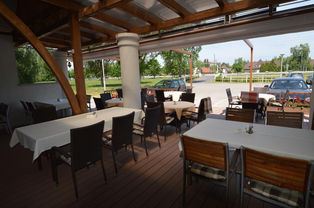 Piroska Csarda Es Panzio Bed & Breakfast Siofok Dış mekan fotoğraf