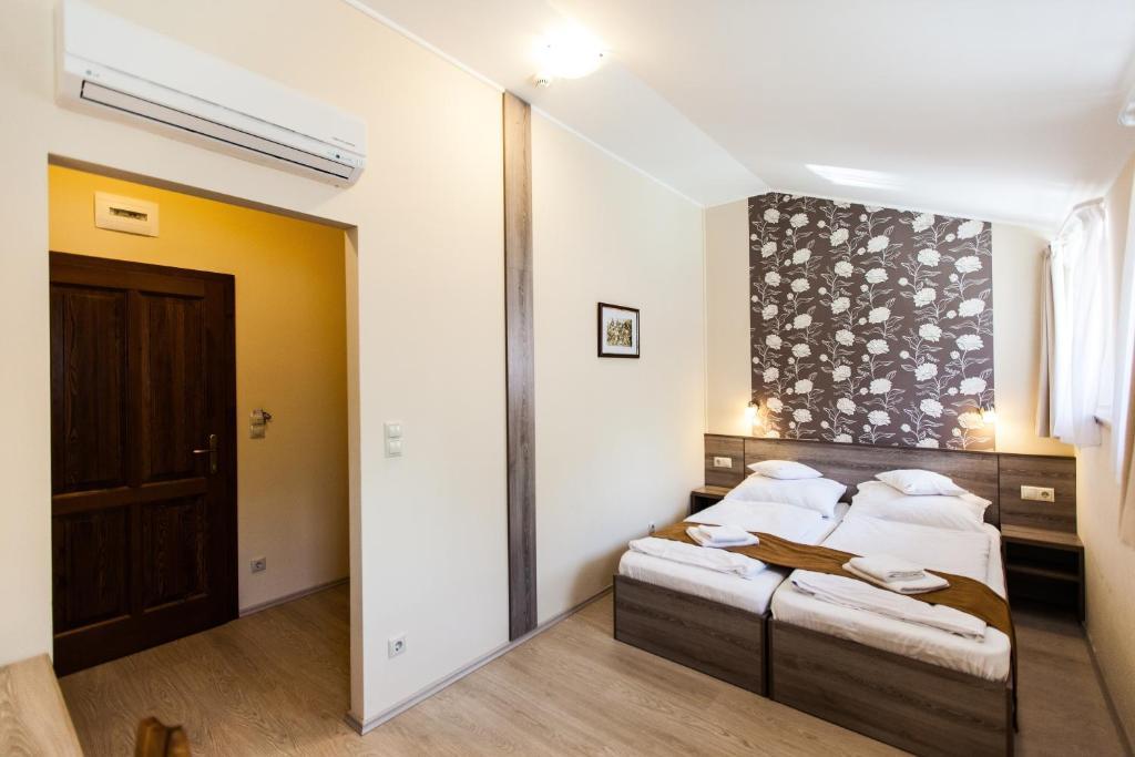 Piroska Csarda Es Panzio Bed & Breakfast Siofok Dış mekan fotoğraf