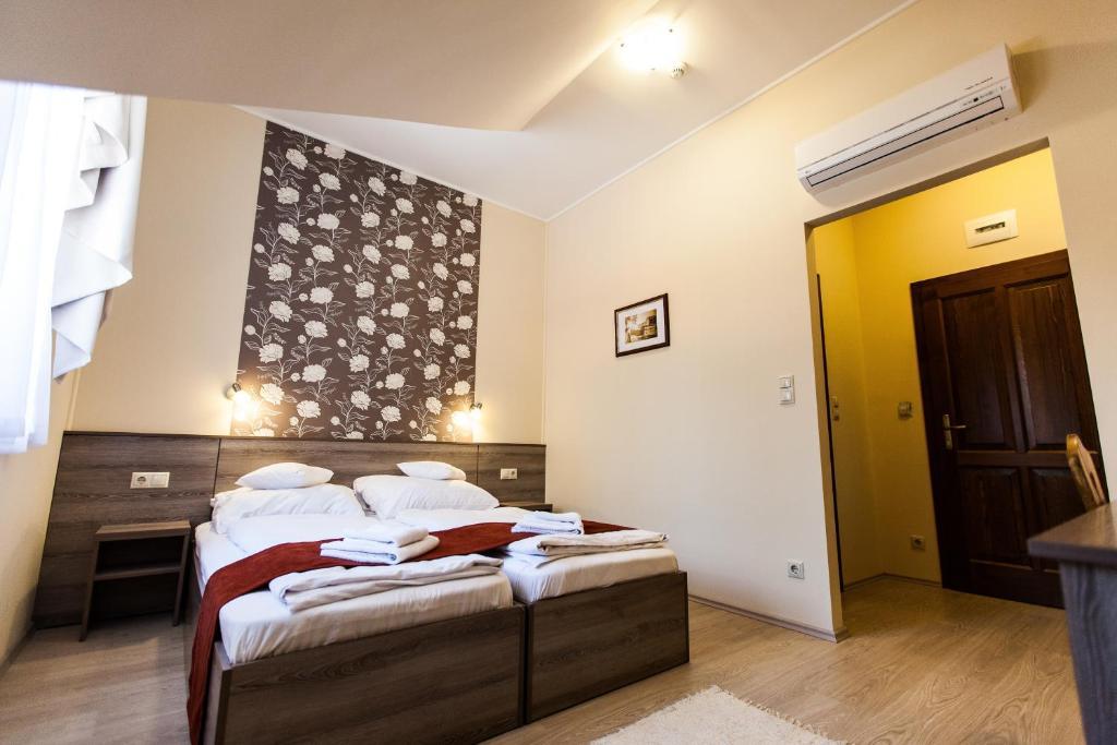 Piroska Csarda Es Panzio Bed & Breakfast Siofok Oda fotoğraf