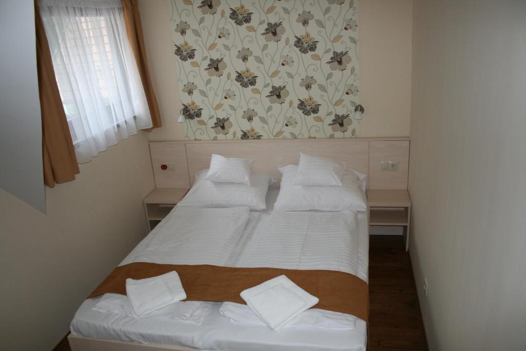 Piroska Csarda Es Panzio Bed & Breakfast Siofok Dış mekan fotoğraf